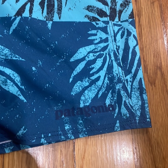 Patagonia swim shorts - Picture 2 of 5